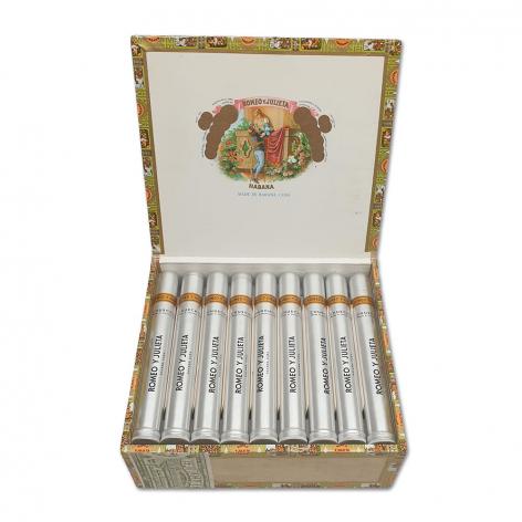 Lot 38 - Romeo y Julieta Churchills 