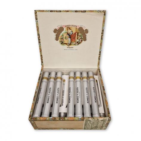 Lot 391 - Romeo y Julieta Churchills