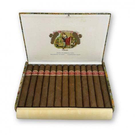 Lot 392 - Romeo y Julieta Petit Coronas