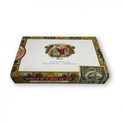 Lot 392 - Romeo y Julieta Petit Coronas
