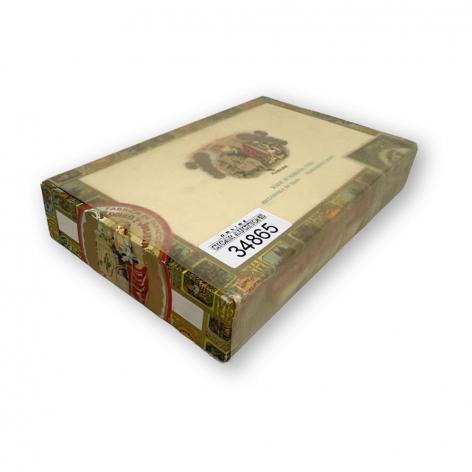 Lot 392 - Romeo y Julieta Petit Coronas