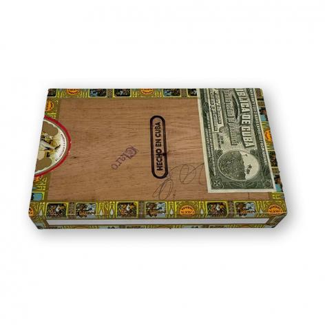 Lot 392 - Romeo y Julieta Petit Coronas