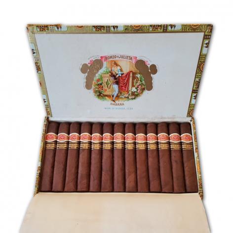 Lot 394 - Romeo y Julieta Robustos