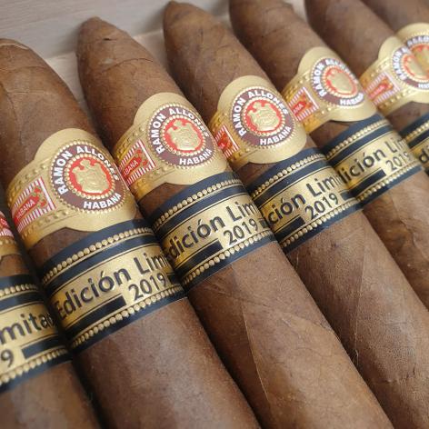 Lot 394 - Ramon Allones No. 2