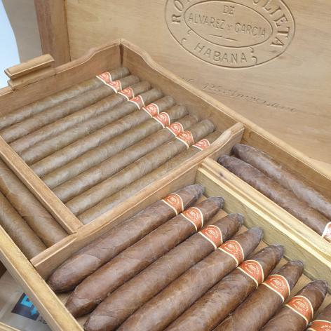Lot 397 - Romeo y Julieta 125 Aniversario Humidor