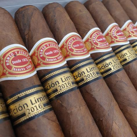 Lot 397 - Romeo y Julieta Capuletos