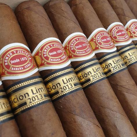 Lot 399 - Romeo y Julieta De Luxe