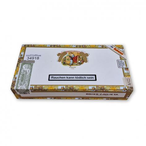 Lot 39 - Romeo y Julieta Wide Churchills 
