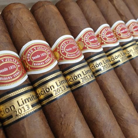 Lot 400 - Romeo y Julieta De Luxe