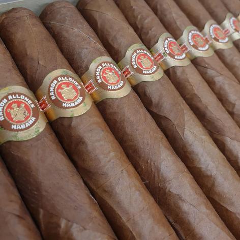 Lot 401 - Ramon Allones Gigantes 