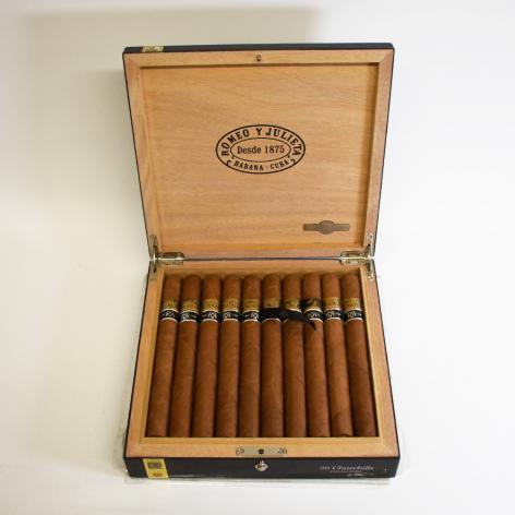 Lot 404 - Romeo y Julieta Churchills Reserva