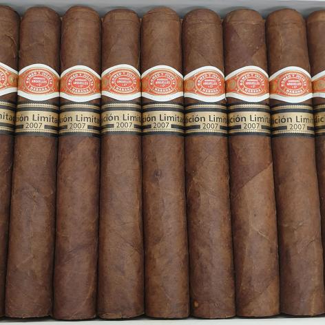 Lot 405 - Romeo y Julieta Escudos 