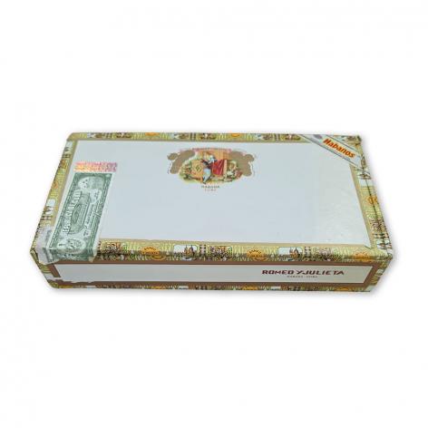 Lot 405 - Romeo y Julieta Short Churchills