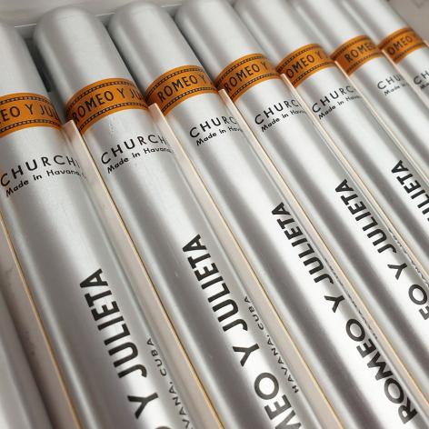 Lot 406 - Romeo y Julieta Churchills 