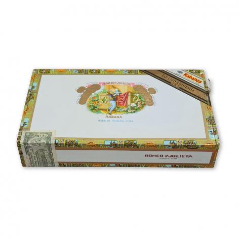 Lot 409 - Romeo y Julieta Escudos