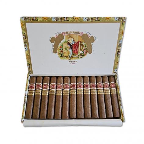 Lot 40 - Romeo y Julieta Short Churchills