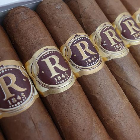 Lot 413 - Vegas Robaina Famosos 