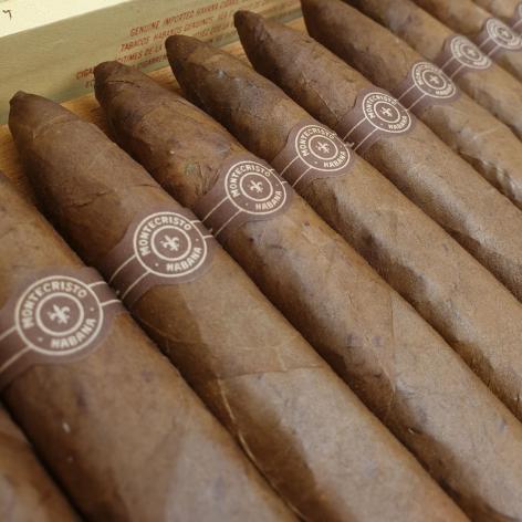 Lot 418 - Dunhill Montecristo Seleccion Suprema No.2