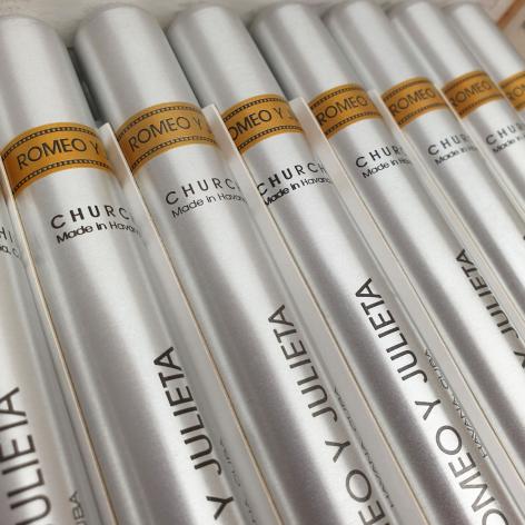 Lot 418 - Romeo y Julieta Churchills 