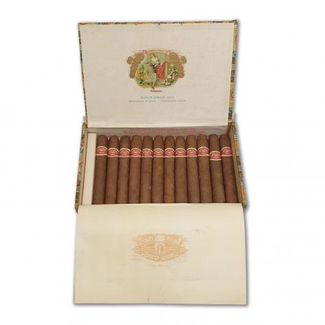 Lot 421 - Romeo y Julieta Petit Coronas
