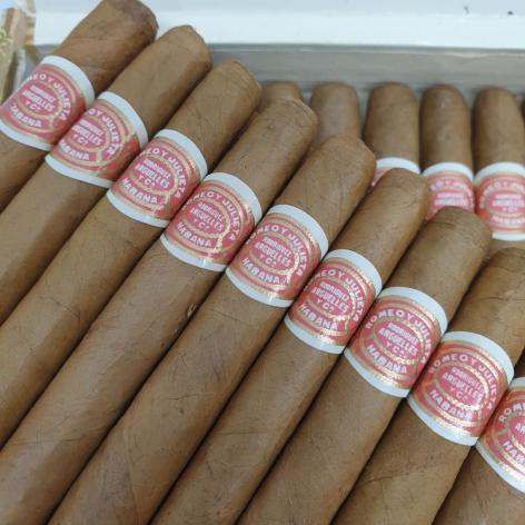 Lot 422 - Romeo y Julieta Petit Julietas