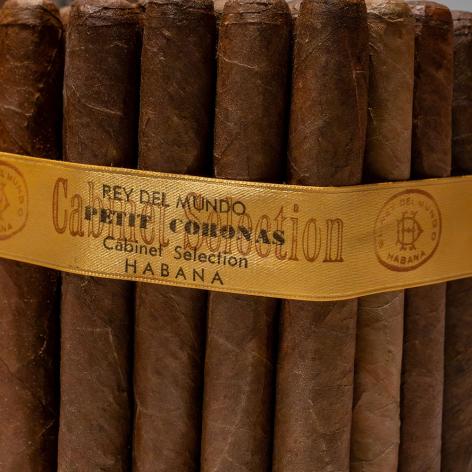 Lot 422 - El Rey Del Mundo Petit Coronas