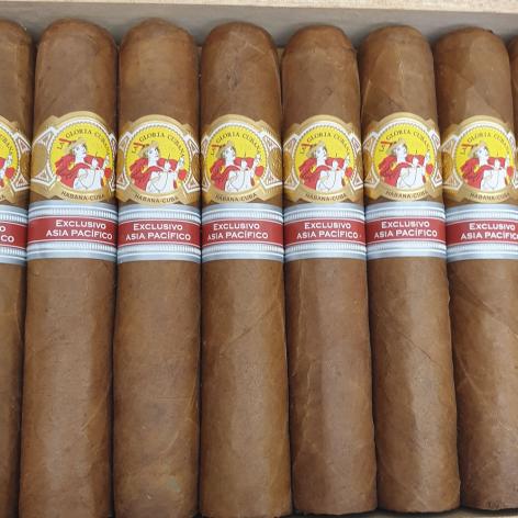 Lot 424 - La Gloria Cubana Revolution