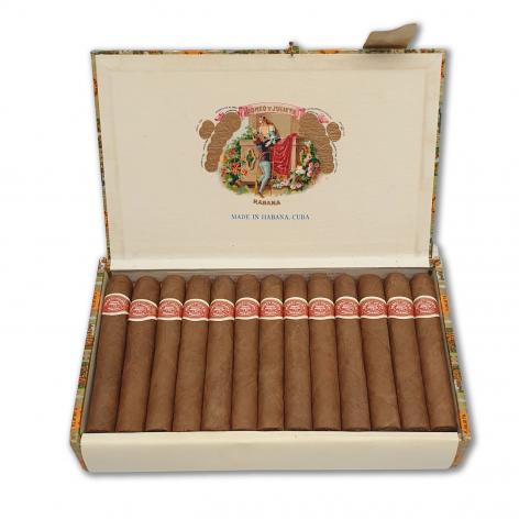 Lot 425 - Romeo y Julieta Tres Petit Coronas 