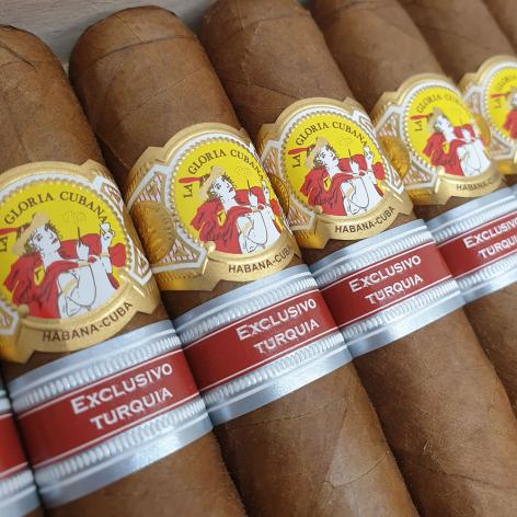Lot 427 - La Gloria Cubana Unifree