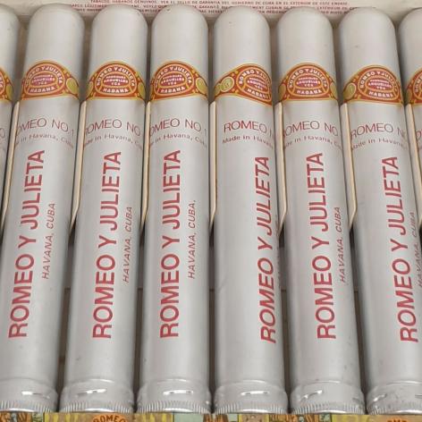 Lot 42 - Romeo y Julieta Romeo No. 1