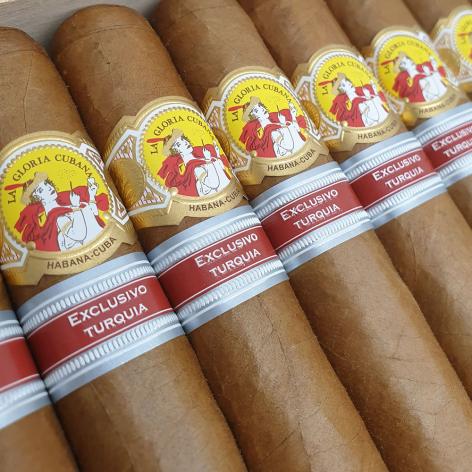 Lot 430 - La Gloria Cubana Unifree