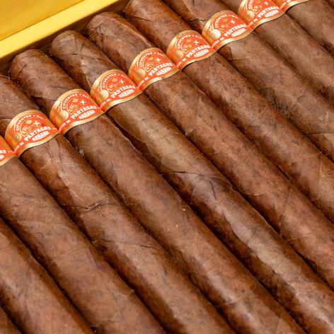 Lot 434 - Partagas Churchill de Luxe