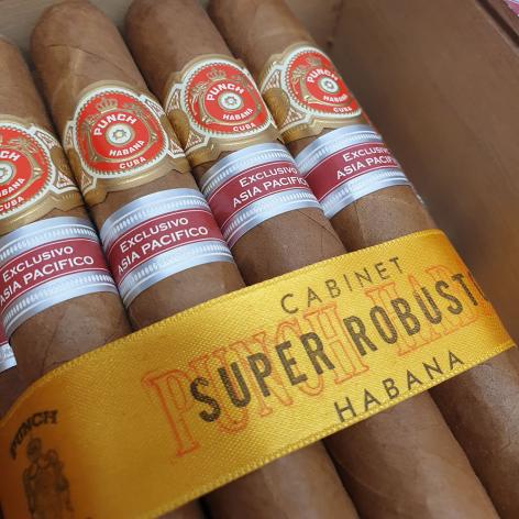 Lot 436 - Punch Super Robustos de Punch