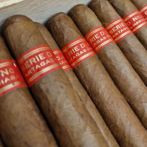 Lot 450 - Partagas Serie D No.4