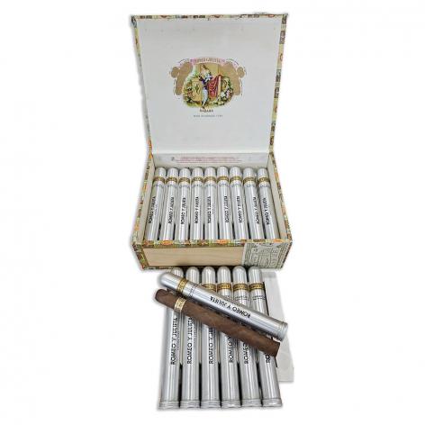 Lot 456 - Romeo y Julieta Churchills