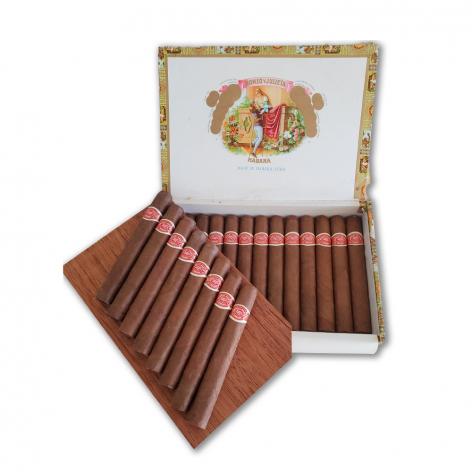 Lot 462 - Romeo y Julieta Petit Coronas 