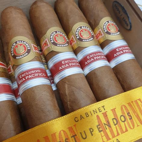 Lot 462 - Ramon Allones Estupendos