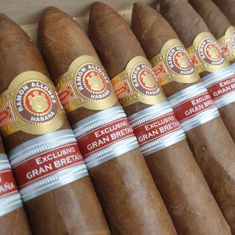 Lot 465 - Ramon Allones Petit Belicosos 