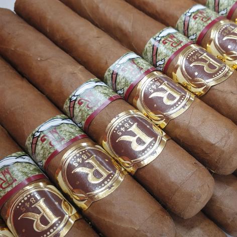 Lot 470 - Vegas Robaina Famosos