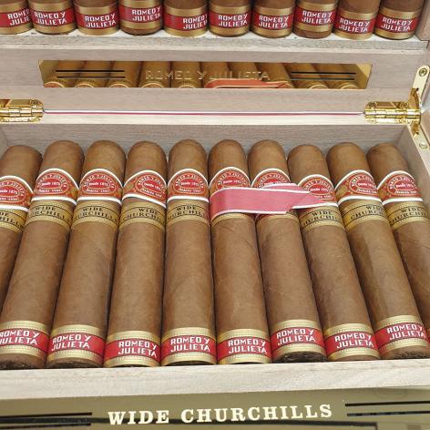 Lot 476 - Romeo y Julieta Wide Churchills Travel Humidor