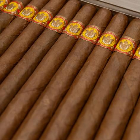 Lot 483 - El Rey Del Mundo Lonsdales