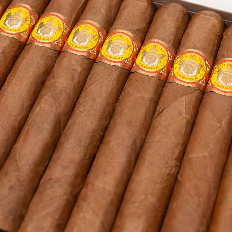 Lot 485 - El Rey Del Mundo Petit Coronas