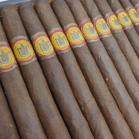 Lot 487 - El Rey Del Mundo Panetelas Largas