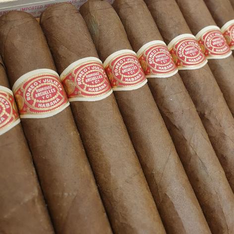 Lot 501 - Romeo y Julieta Coronas