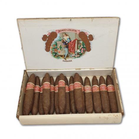 Lot 510 - Romeo y Julieta Bouquets