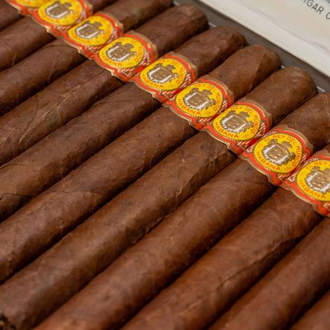 Lot 510 - El Rey Del Mundo Petit Coronas