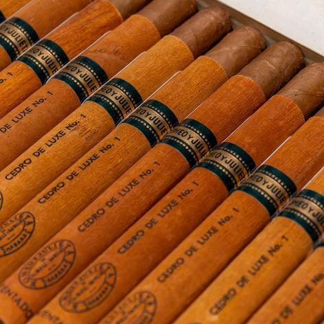 Lot 514 - Romeo y Julieta Cedros de Luxe No. 1