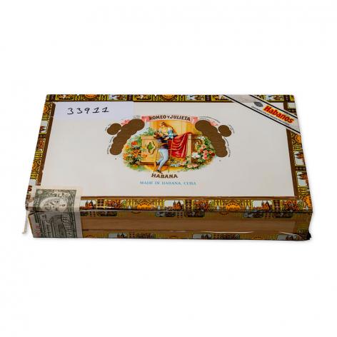 Lot 517 - Romeo y Julieta Cedros de Luxe No. 3