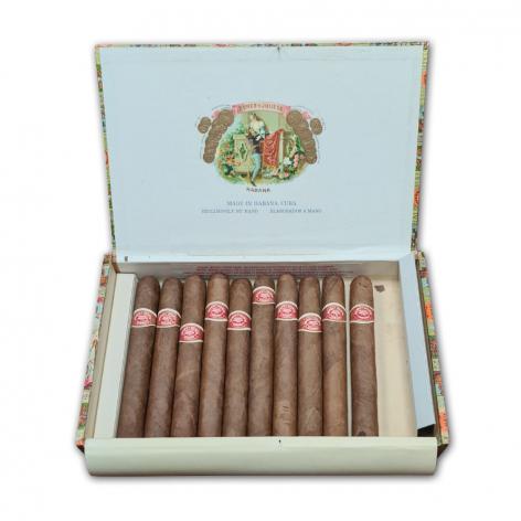 Lot 51 - Romeo y Julieta Petit Coronas  