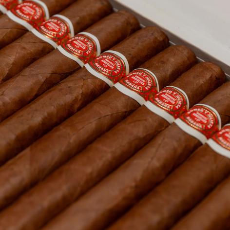 Lot 522 - Romeo y Julieta Petit Coronas